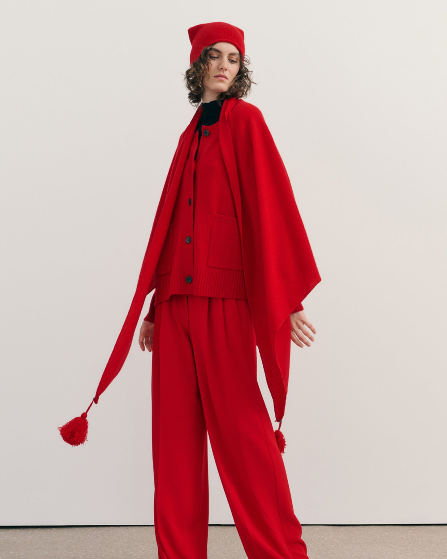 CHUNKY CREW NECK CASHMERE CARDIGAN DELUXE – SCARLET RED