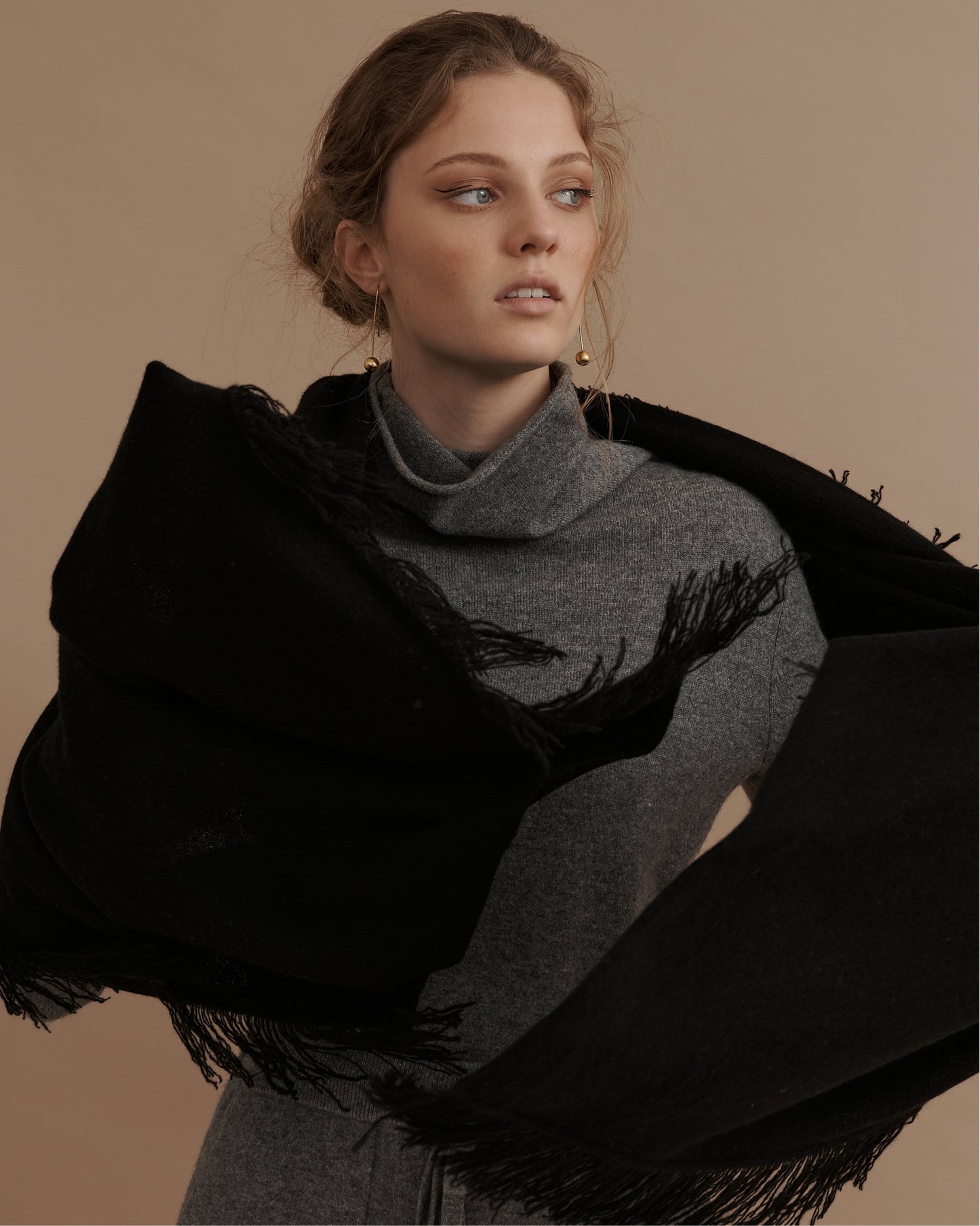 OVERSIZED CASHMERE FRINGE SHAWL - BLACK