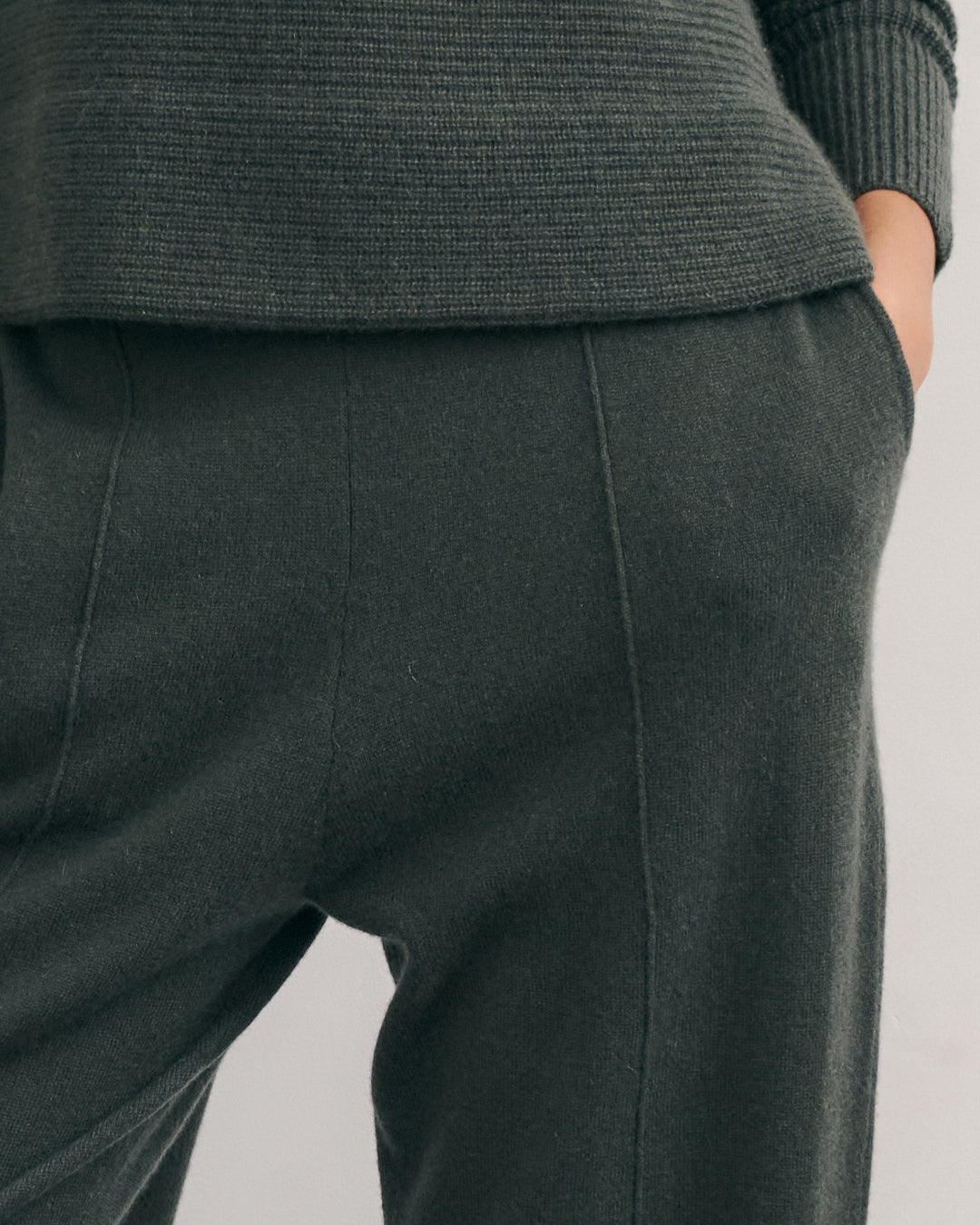 CASHMERE VOYAGER PANTS - TEA LEAF