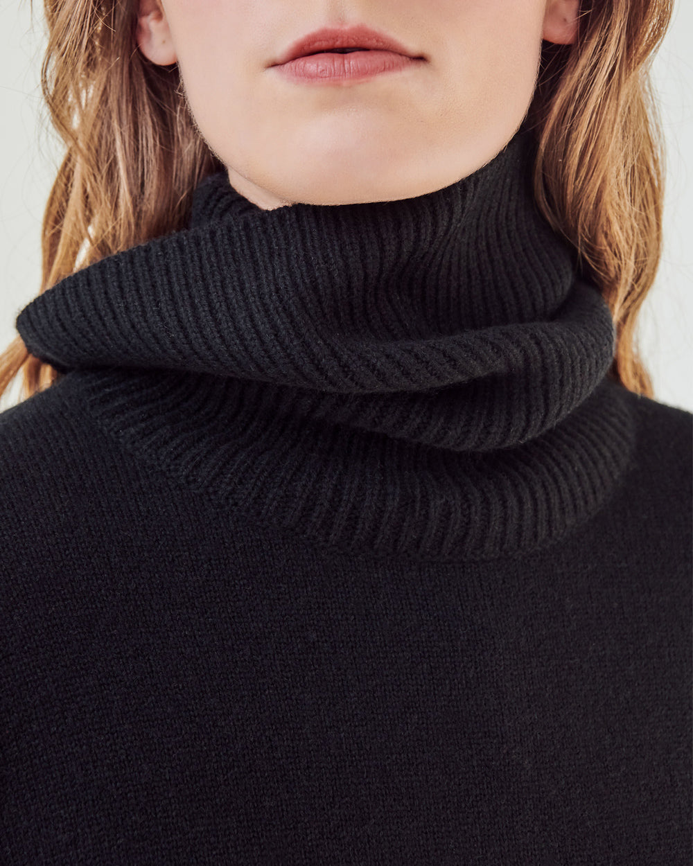 CHUNKY OVERSIZED ROLLNECK PULLOVER - BLACK