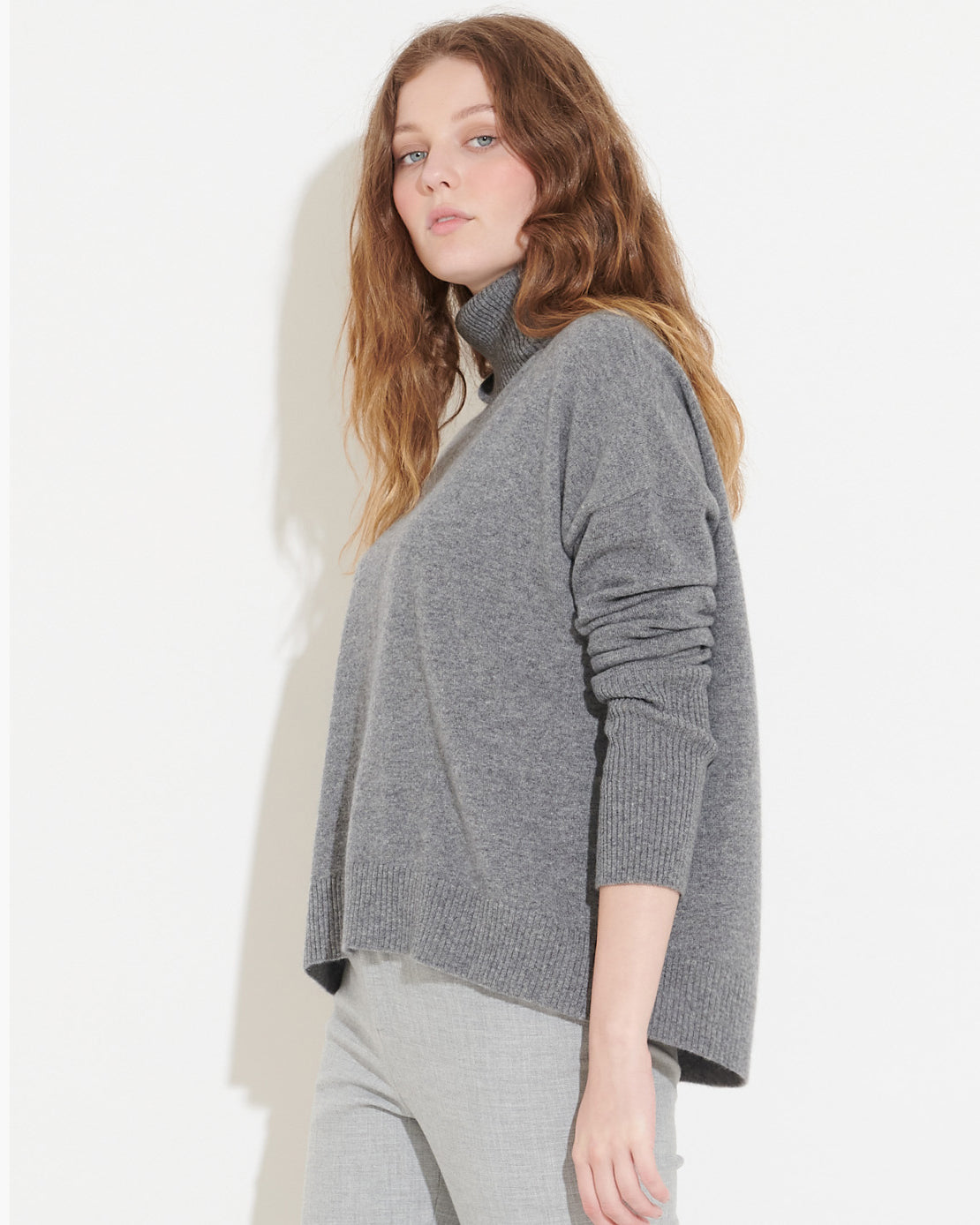 CASHMERE RELAXED ROLLNECK PULLOVER - MID GREY