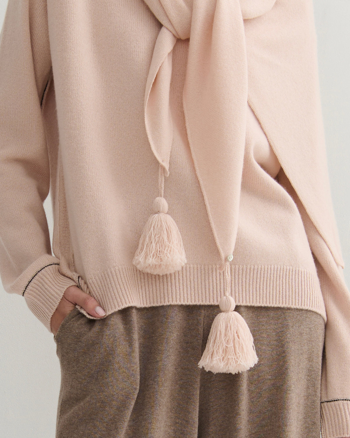 OVERSIZED CASHMERE TRIANGLE SHAWL - BLUSH