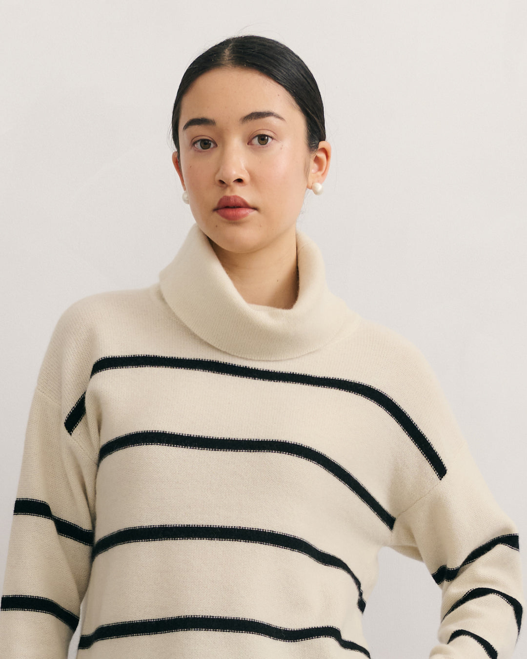 STRUCTURED FOLD NECK CASHMERE PULLOVER - CREAM RAW