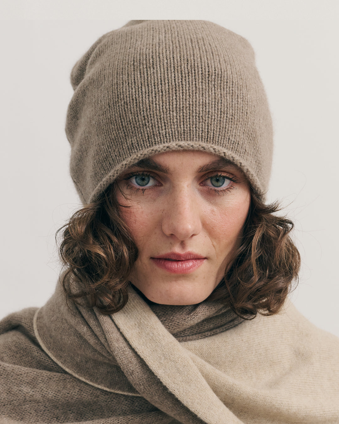 CASHMERE ROLLED EDGE BEANIE