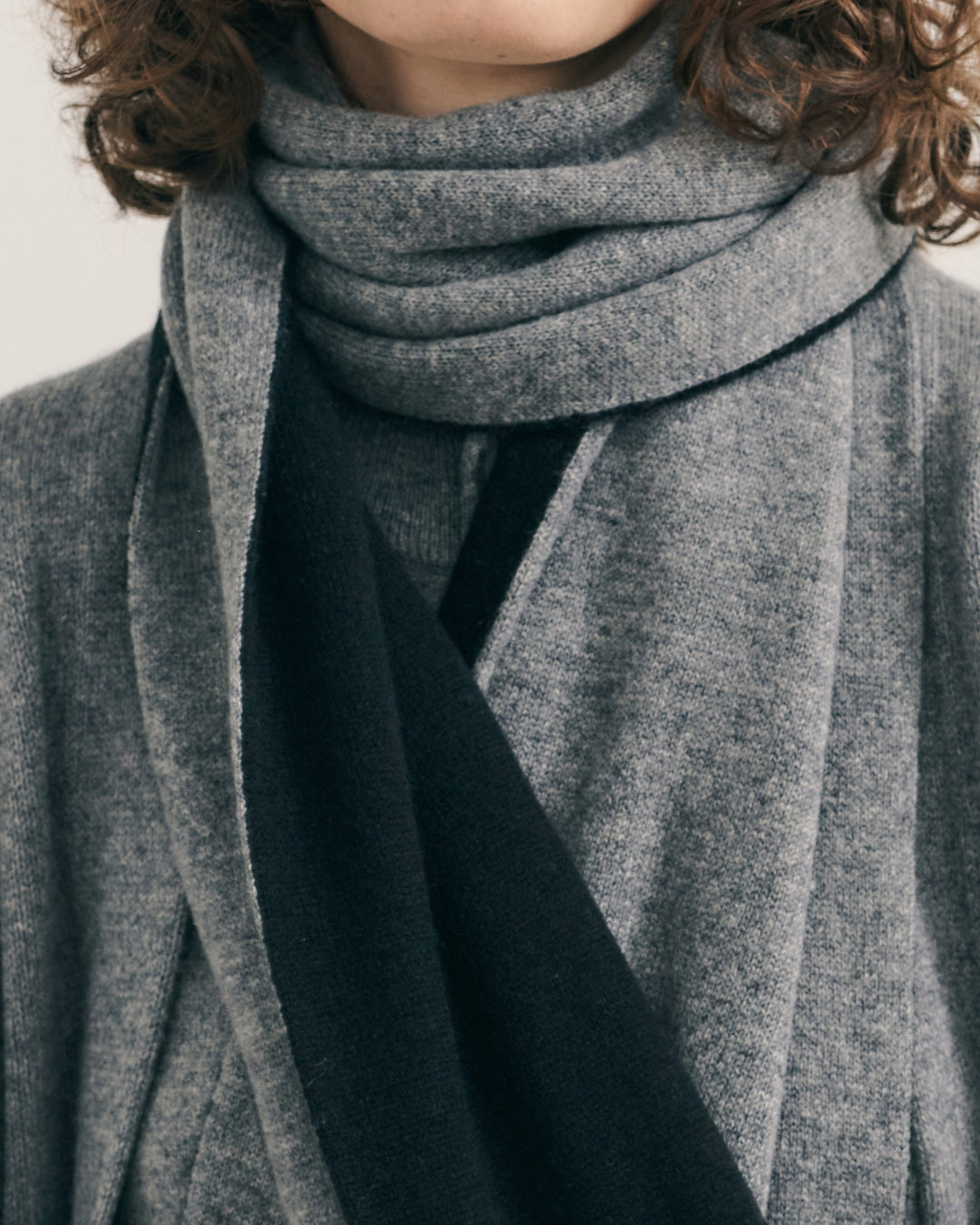 CASHMERE DOUBLE LAYER SCARF - GREY BLACK
