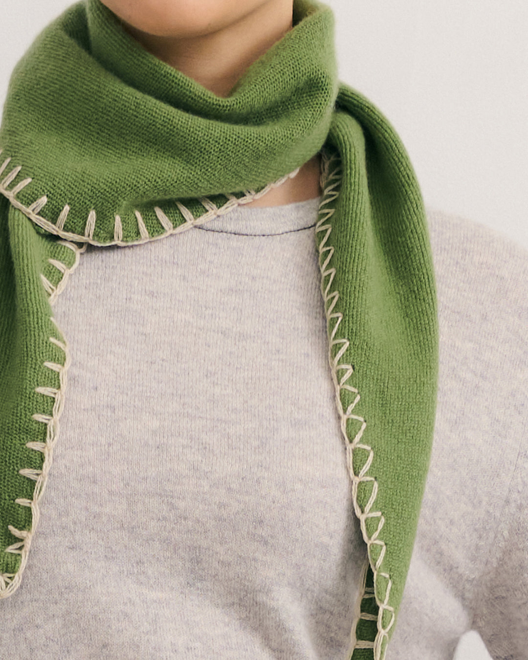 CASHMERE CONTRAST STITCH TRIANGLE SCARF - KAFFIR GREEN