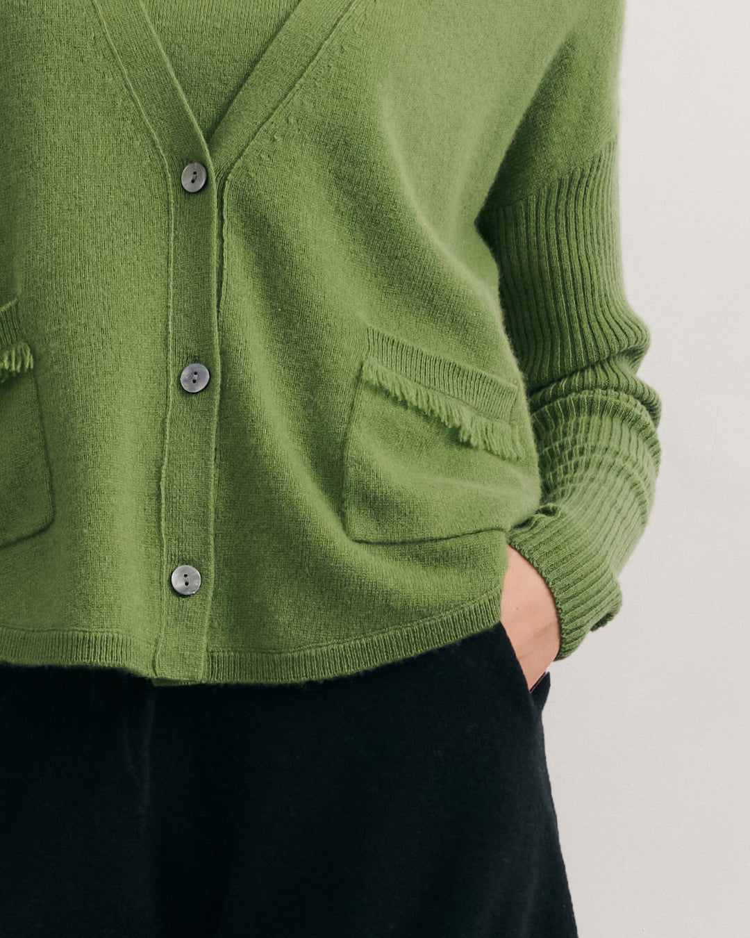 CASHMERE CRESCENT CARDIGAN - KAFFIR GREEN