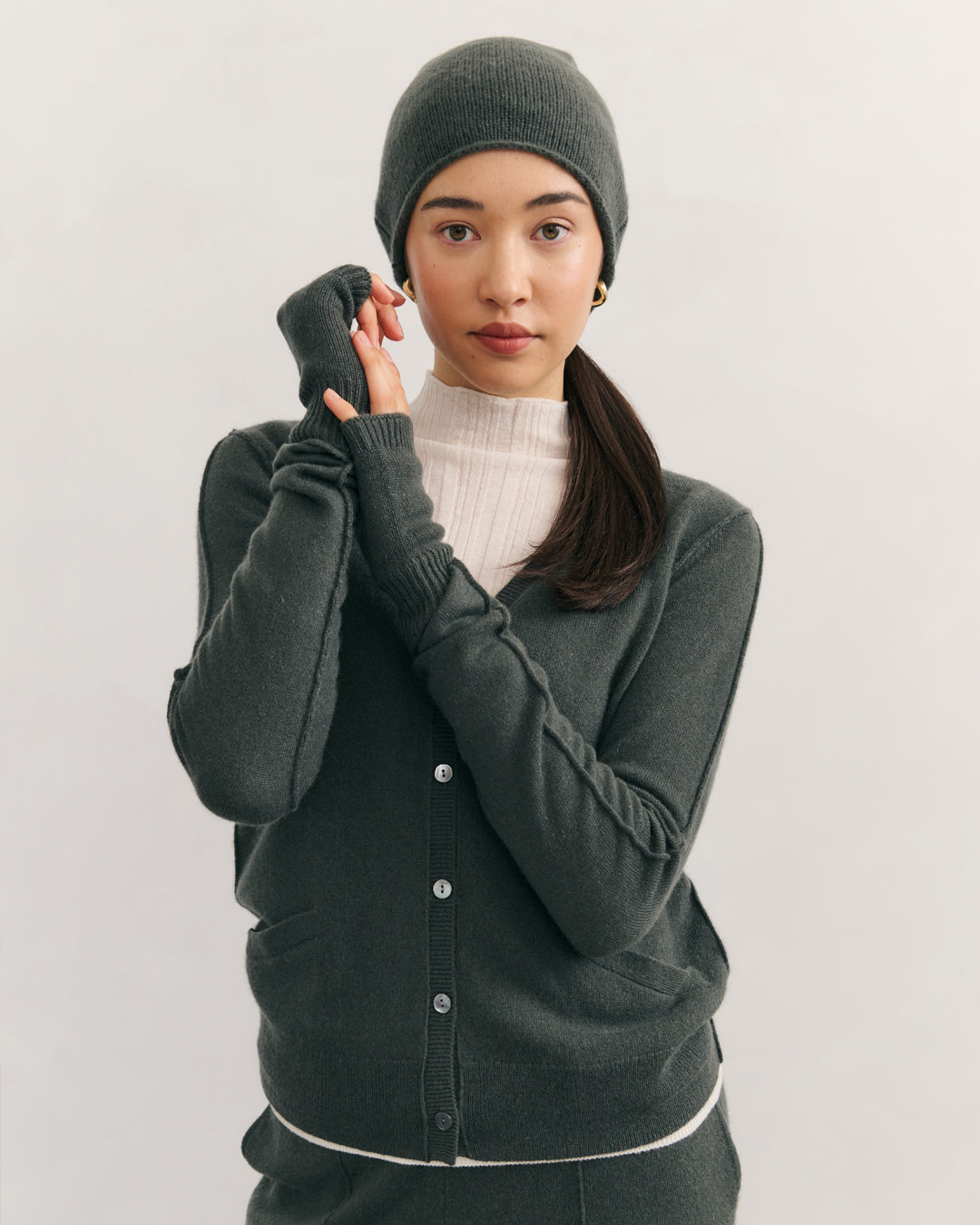 CASHMERE REVERSE STITCH VOYAGER CARDIGAN - TEA LEAF