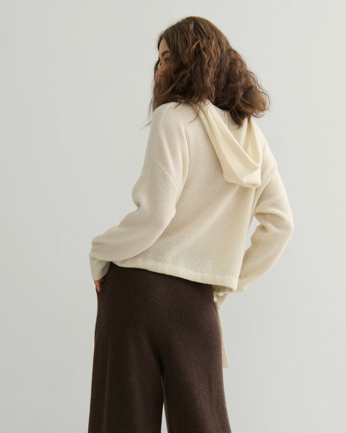 RIBKNIT CROPPED CASHMERE HOODIE - CREAM RAW