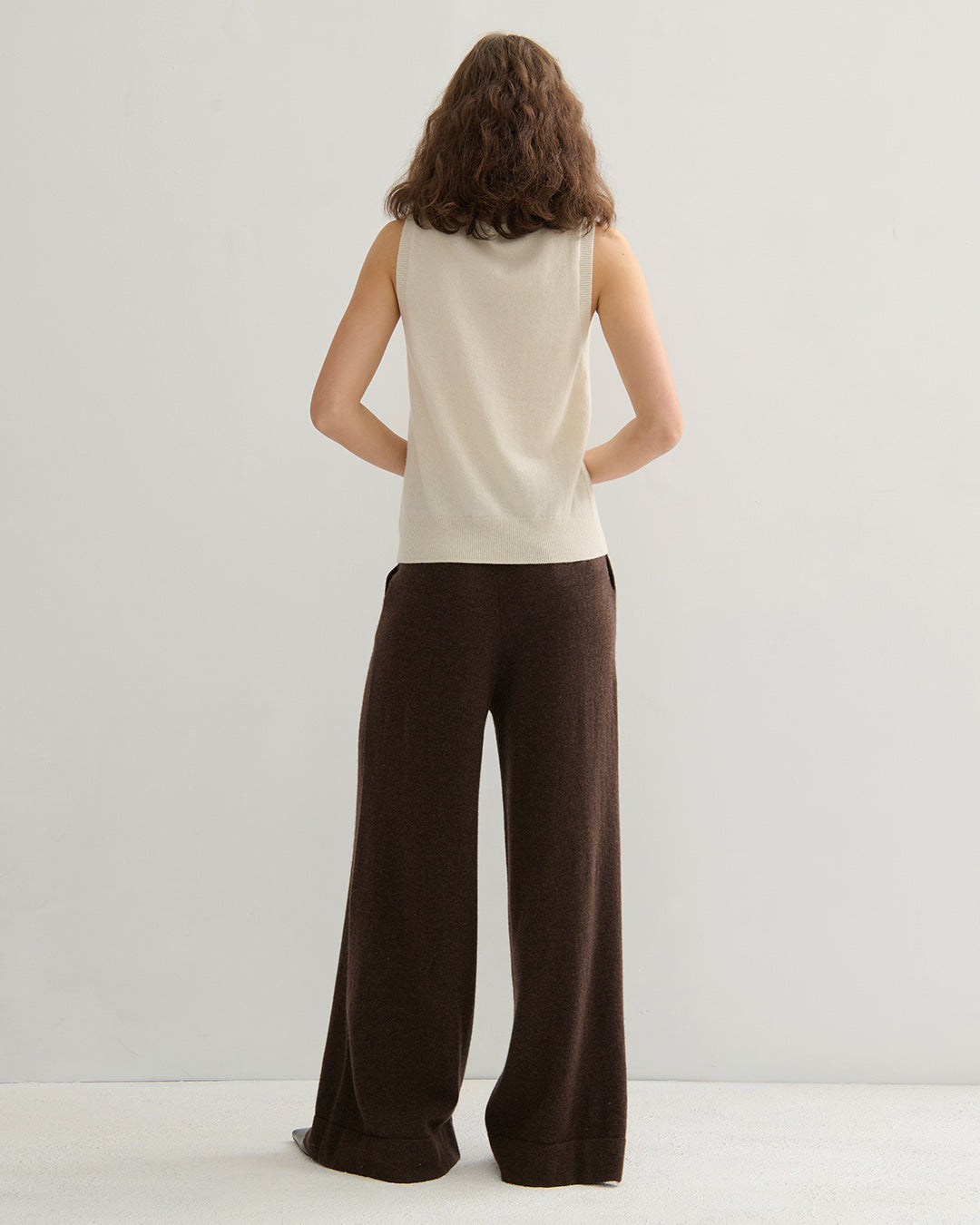 CASHMERE ALL YEAR ROUND CREW NECK TANK - CREAM RAW