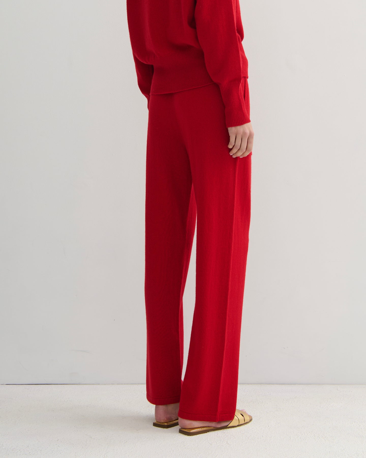 CASHMERE STRAIGHT LEG PANTS - SCARLET RED