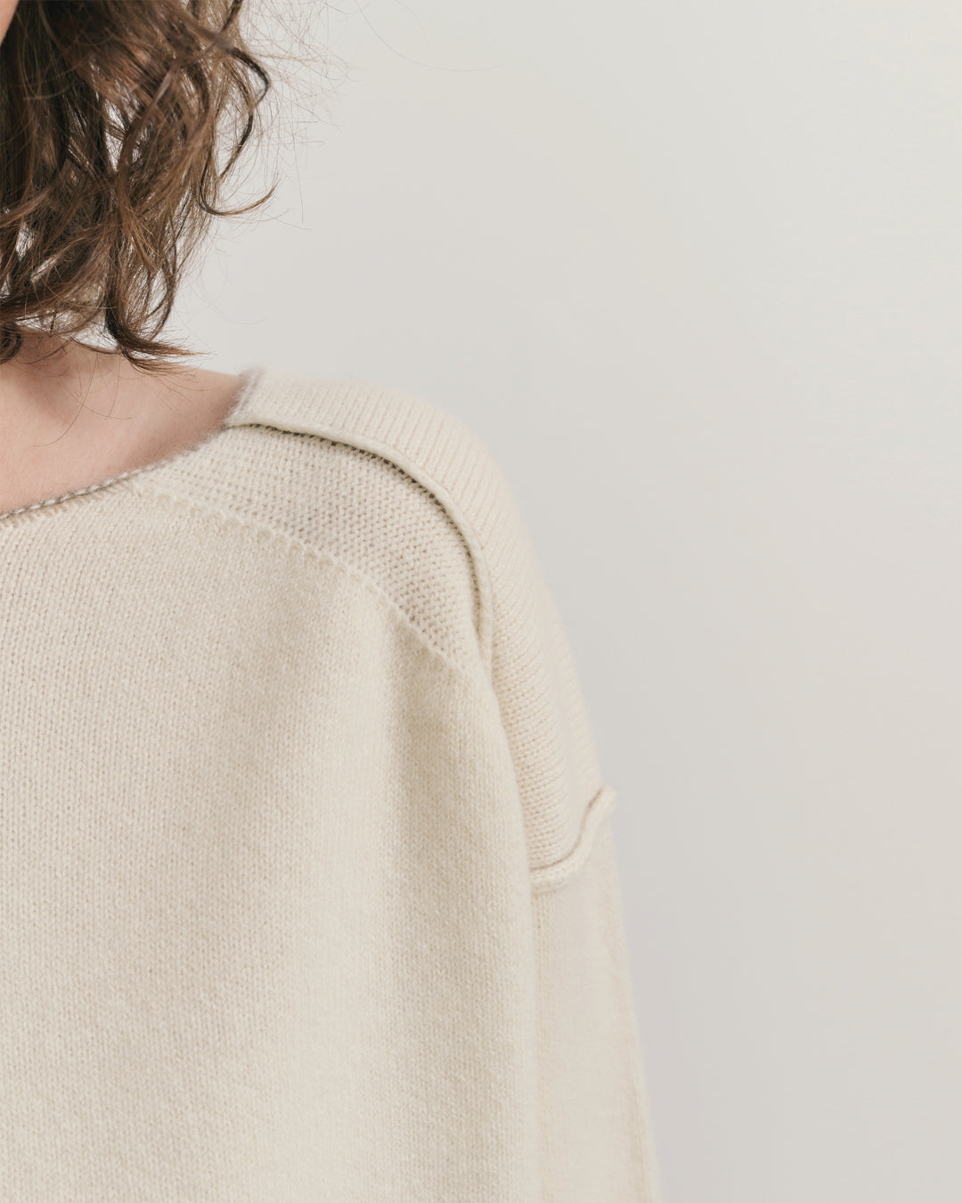 REVERSE ANT STITCH SLOUCHY PULLOVER - CREAM RAW