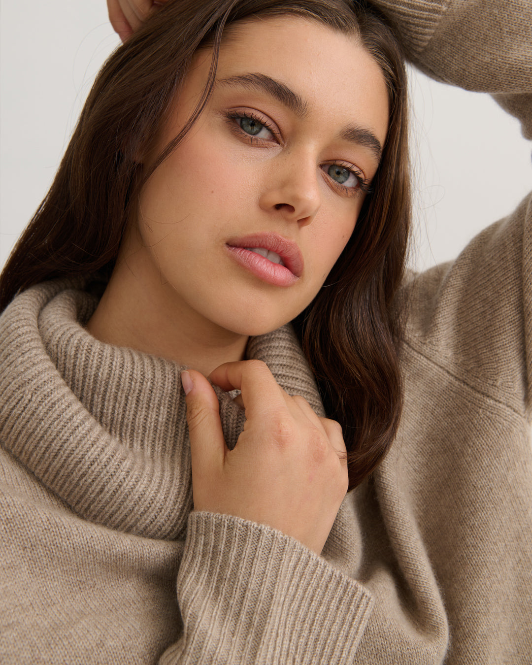 CHUNKY OVERSIZED ROLLNECK PULLOVER - SHIITAKE RAW