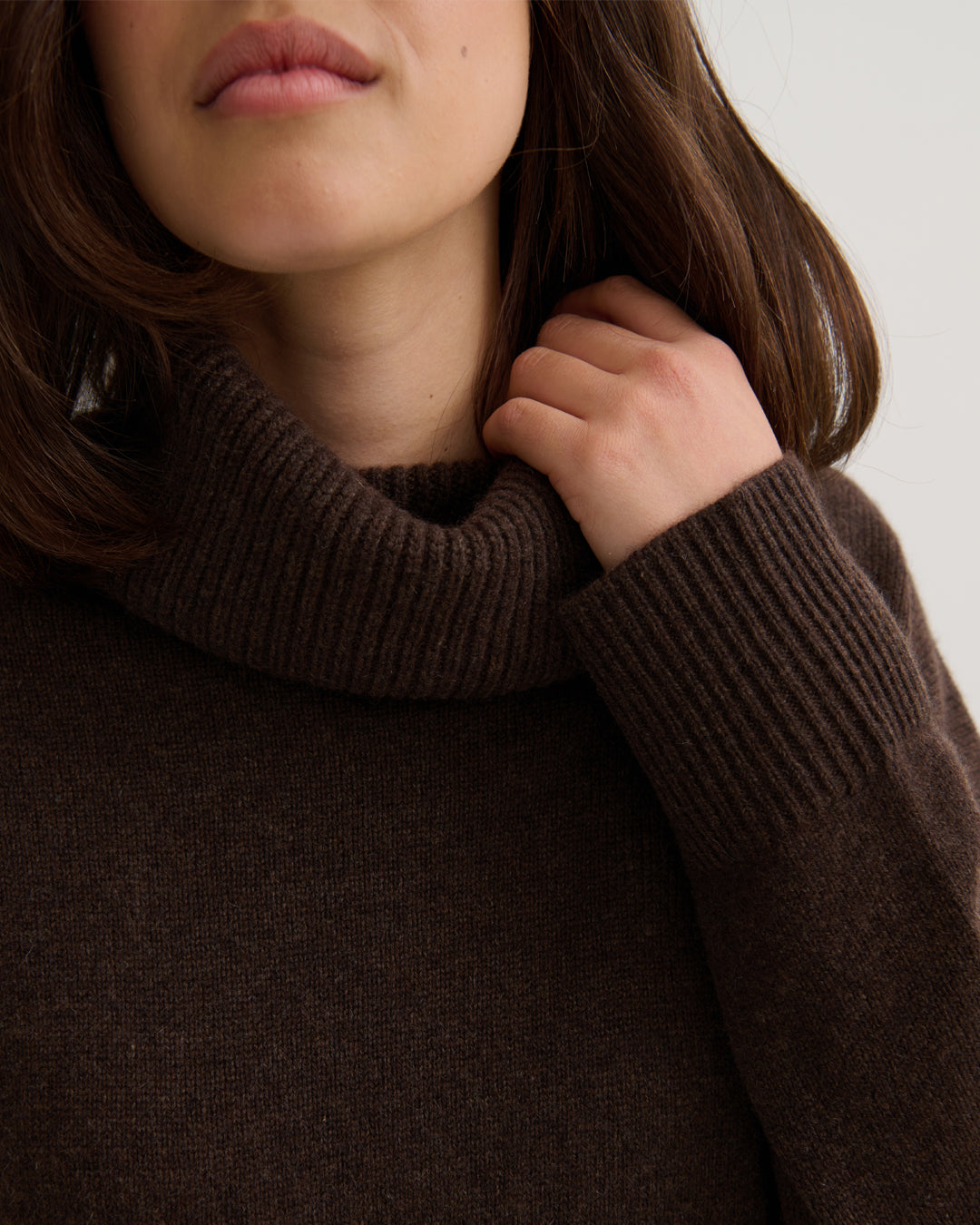 CHUNKY OVERSIZED ROLLNECK PULLOVER - CHOCOLATE