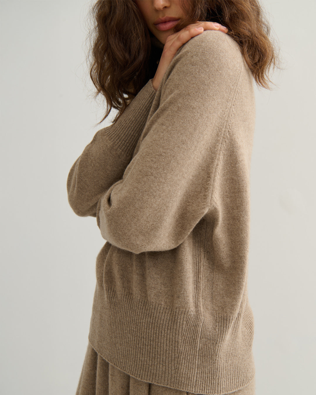 DROPPED RAGLAN HIGH NECK PULLOVER - SHIITAKE RAW