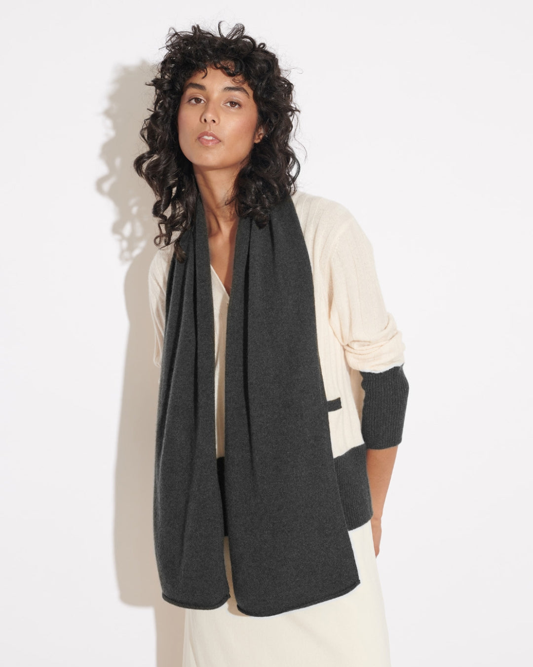 EVERYDAY CASHMERE SCARF - CHARCOAL