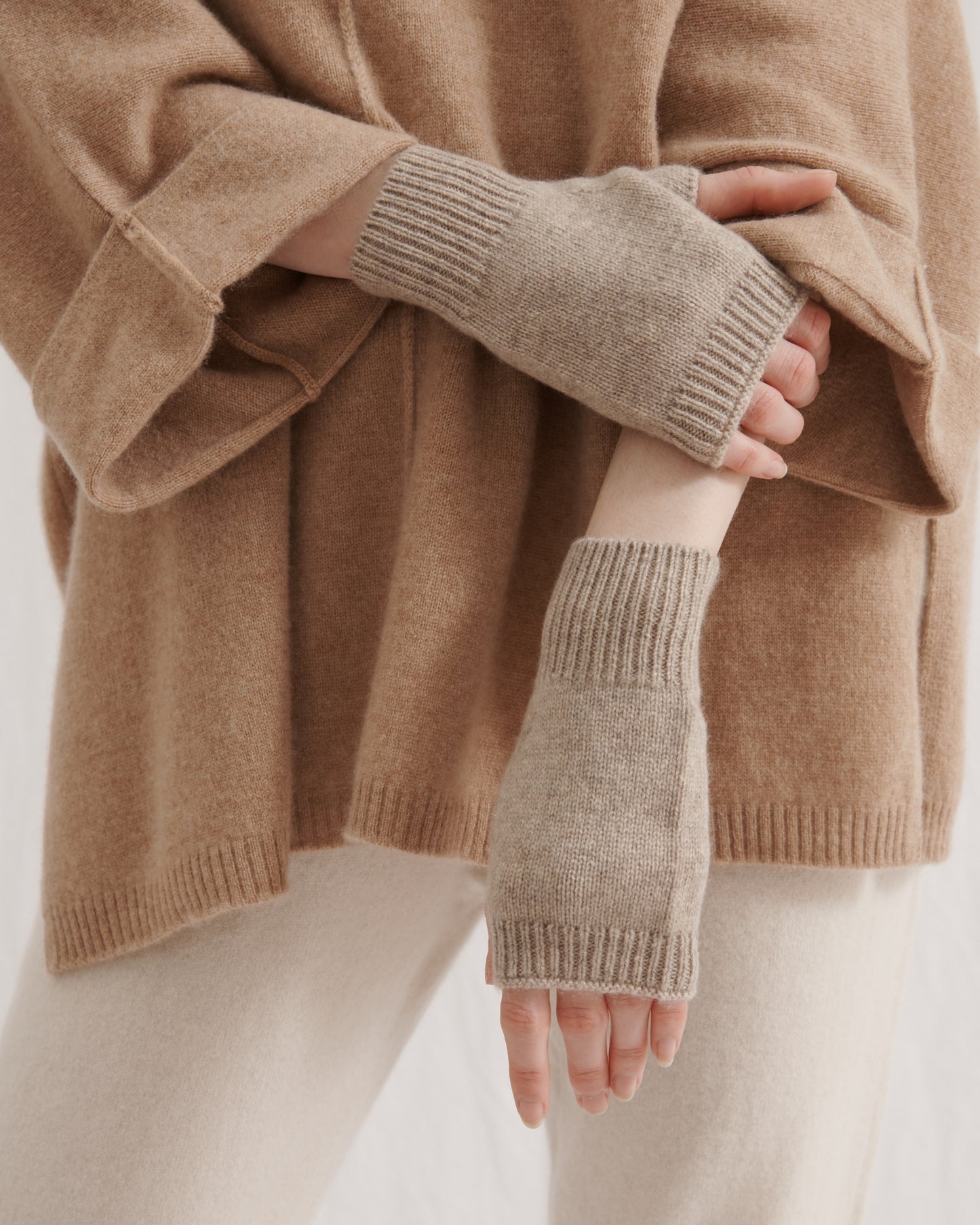 CASHMERE WRIST WARMER MITTENS - WHEAT