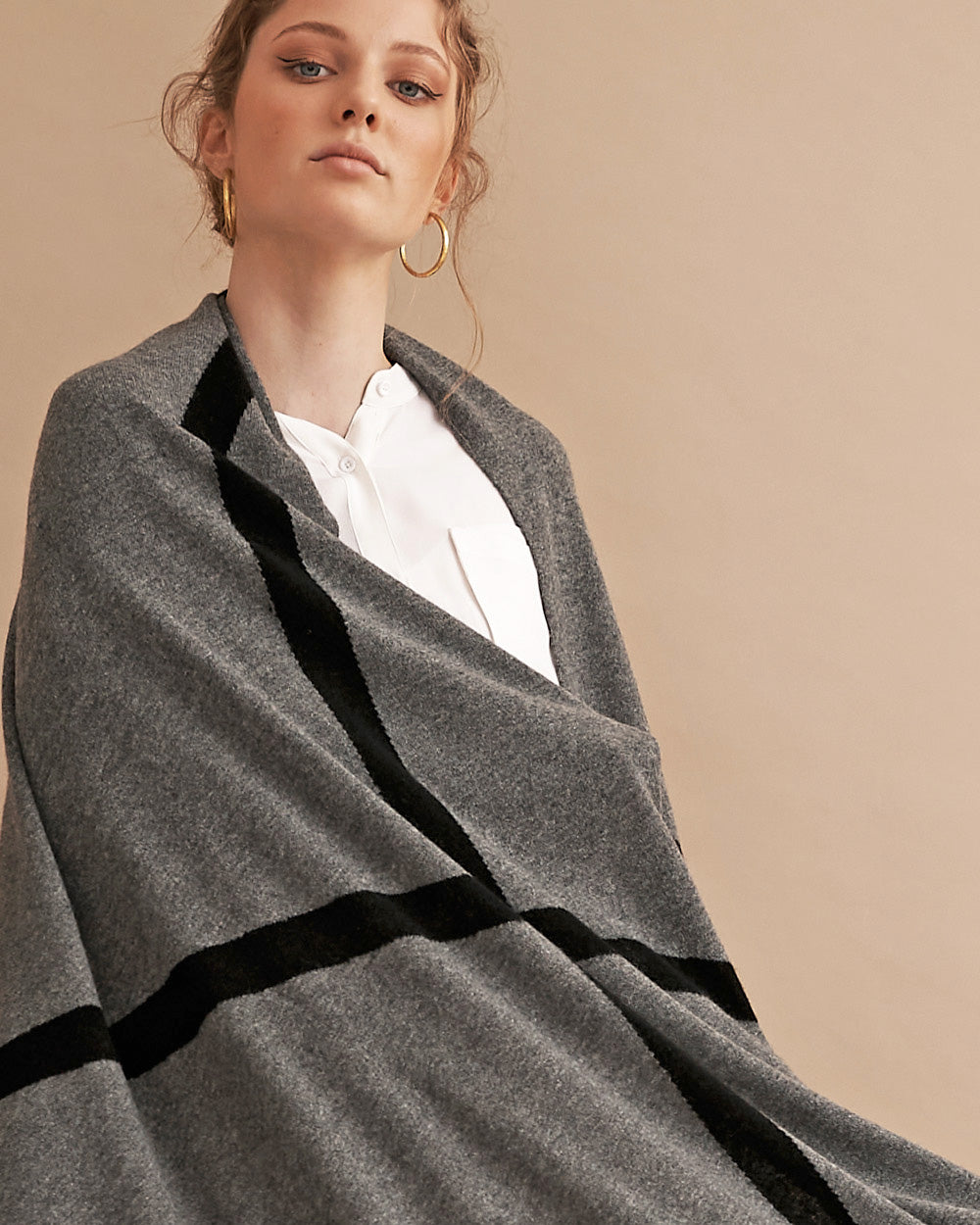SABRINA OVERSIZED CASHMERE TRAVEL WRAP - BLACK