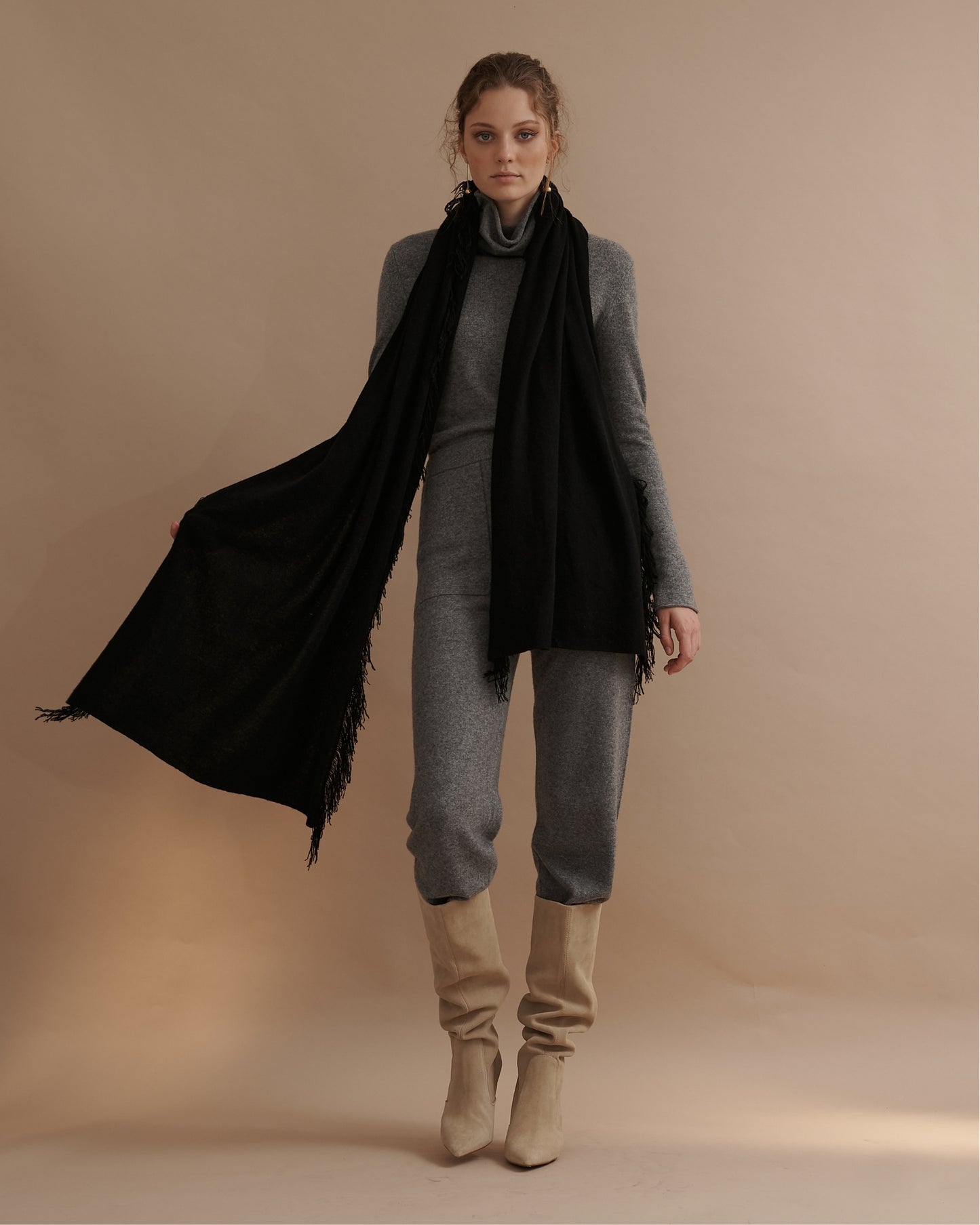 OVERSIZED CASHMERE FRINGE SHAWL - BLACK