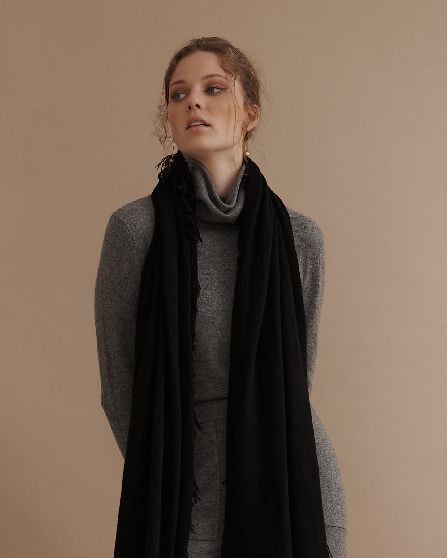OVERSIZED CASHMERE FRINGE SHAWL - BLACK