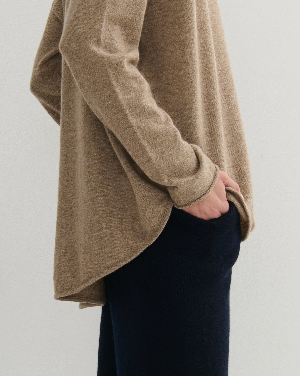 Women's cashmere shirt cardigan curved hem and sleeve detail