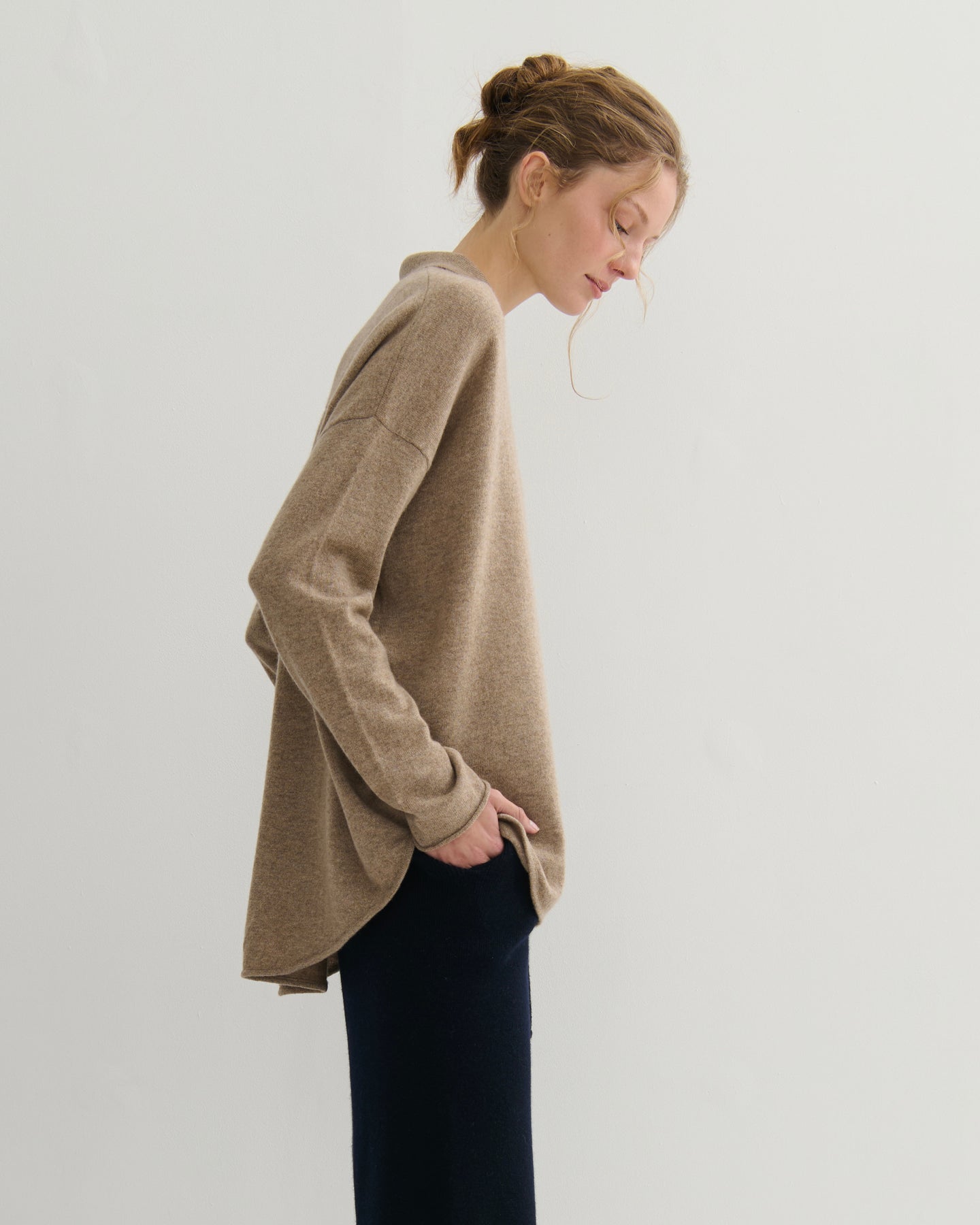 Pleat back cashmere cardigan in Shiitake Raw side view