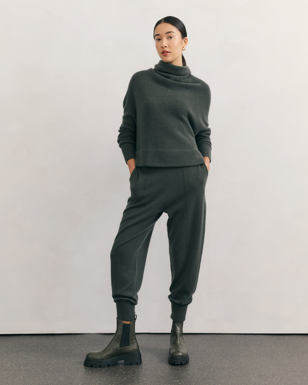 CASHMERE VOYAGER PANTS - TEA LEAF