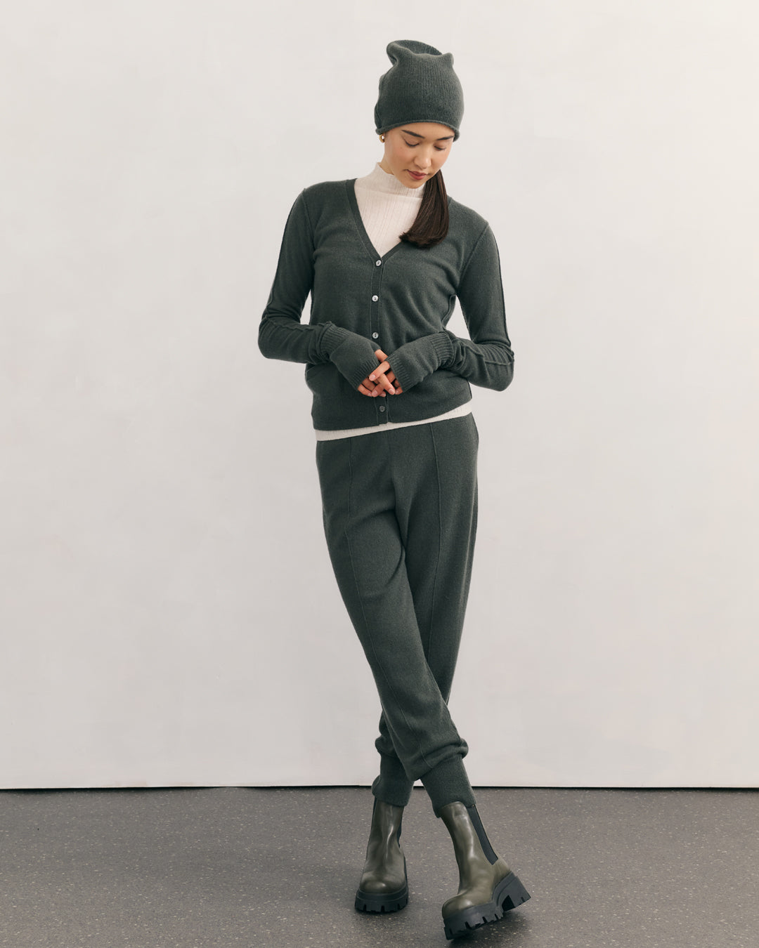 CASHMERE VOYAGER PANTS - TEA LEAF