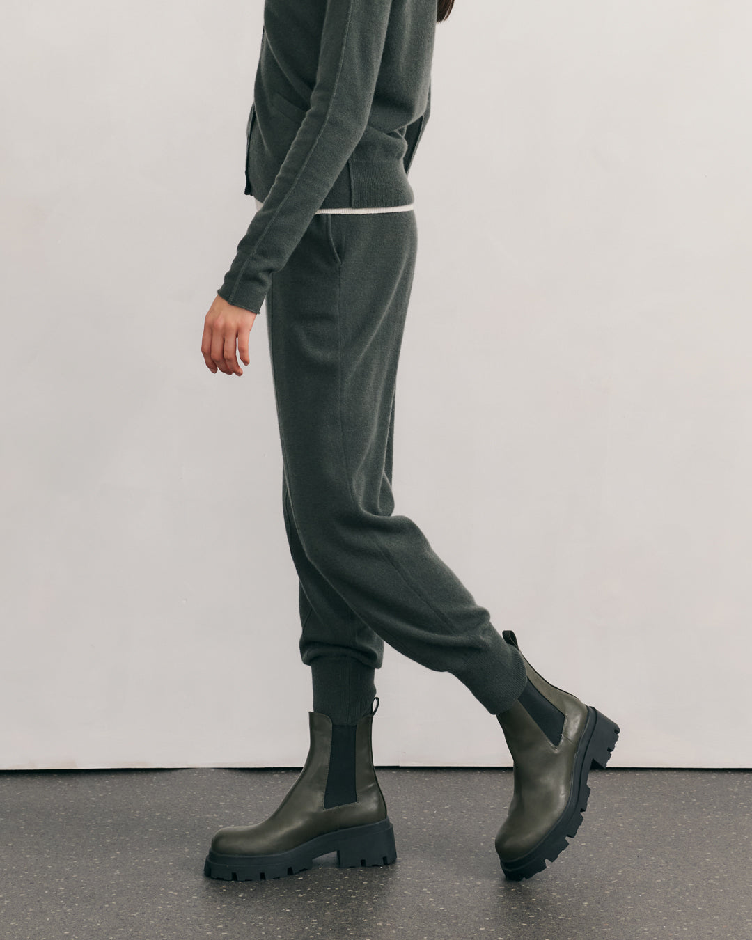 CASHMERE VOYAGER PANTS - TEA LEAF
