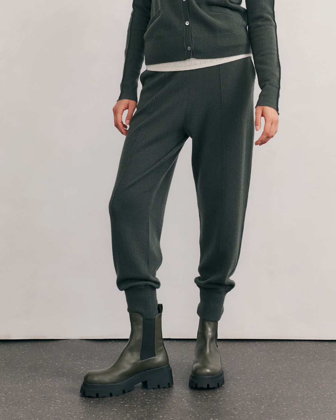 CASHMERE VOYAGER PANTS - TEA LEAF