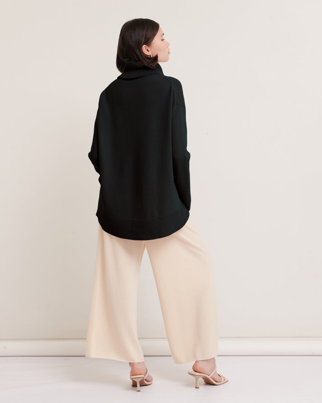 CHUNKY OVERSIZED ROLLNECK PULLOVER - BLACK