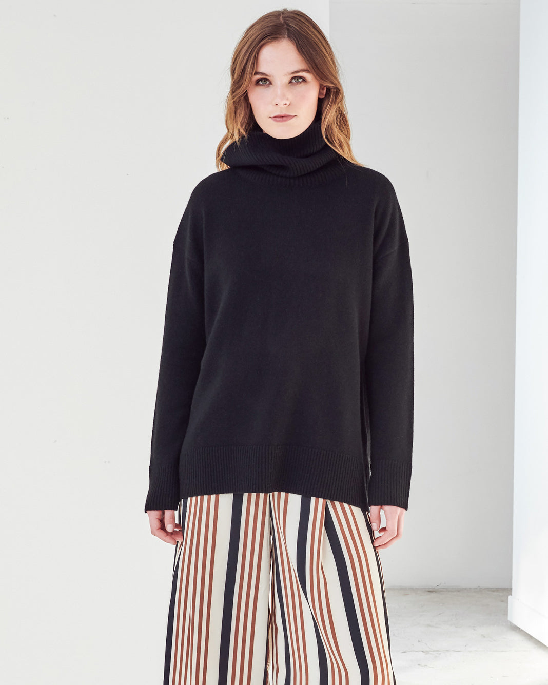 CHUNKY OVERSIZED ROLLNECK PULLOVER - BLACK