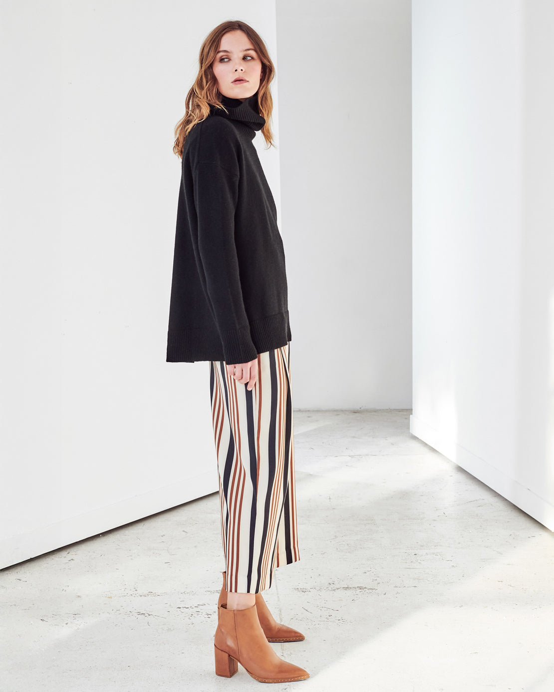 CHUNKY OVERSIZED ROLLNECK PULLOVER - BLACK