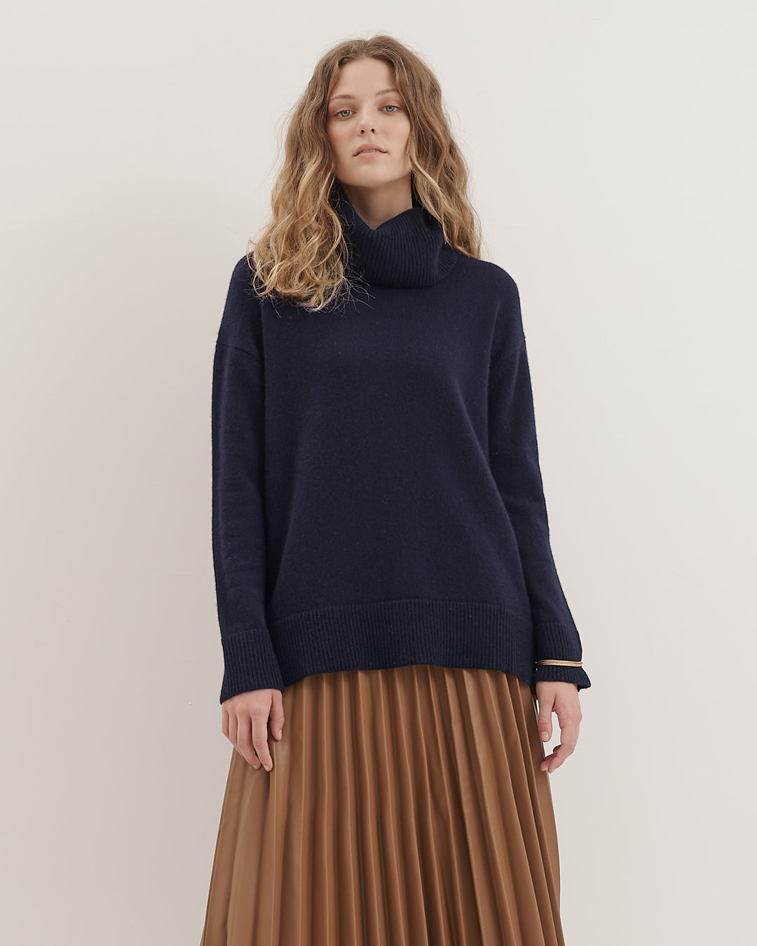 CHUNKY OVERSIZED ROLLNECK PULLOVER - NAVY