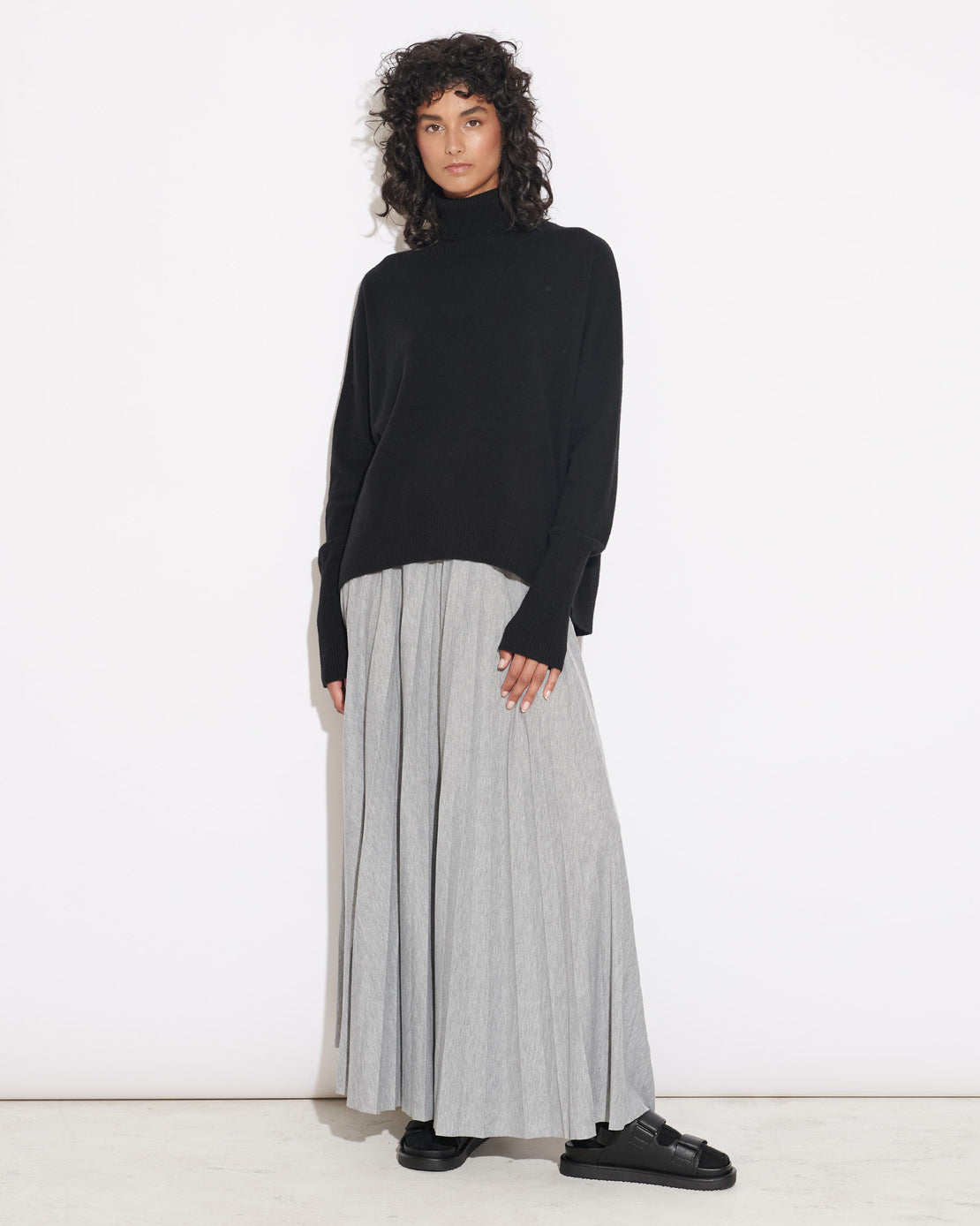 CASHMERE RELAXED ROLLNECK PULLOVER - BLACK