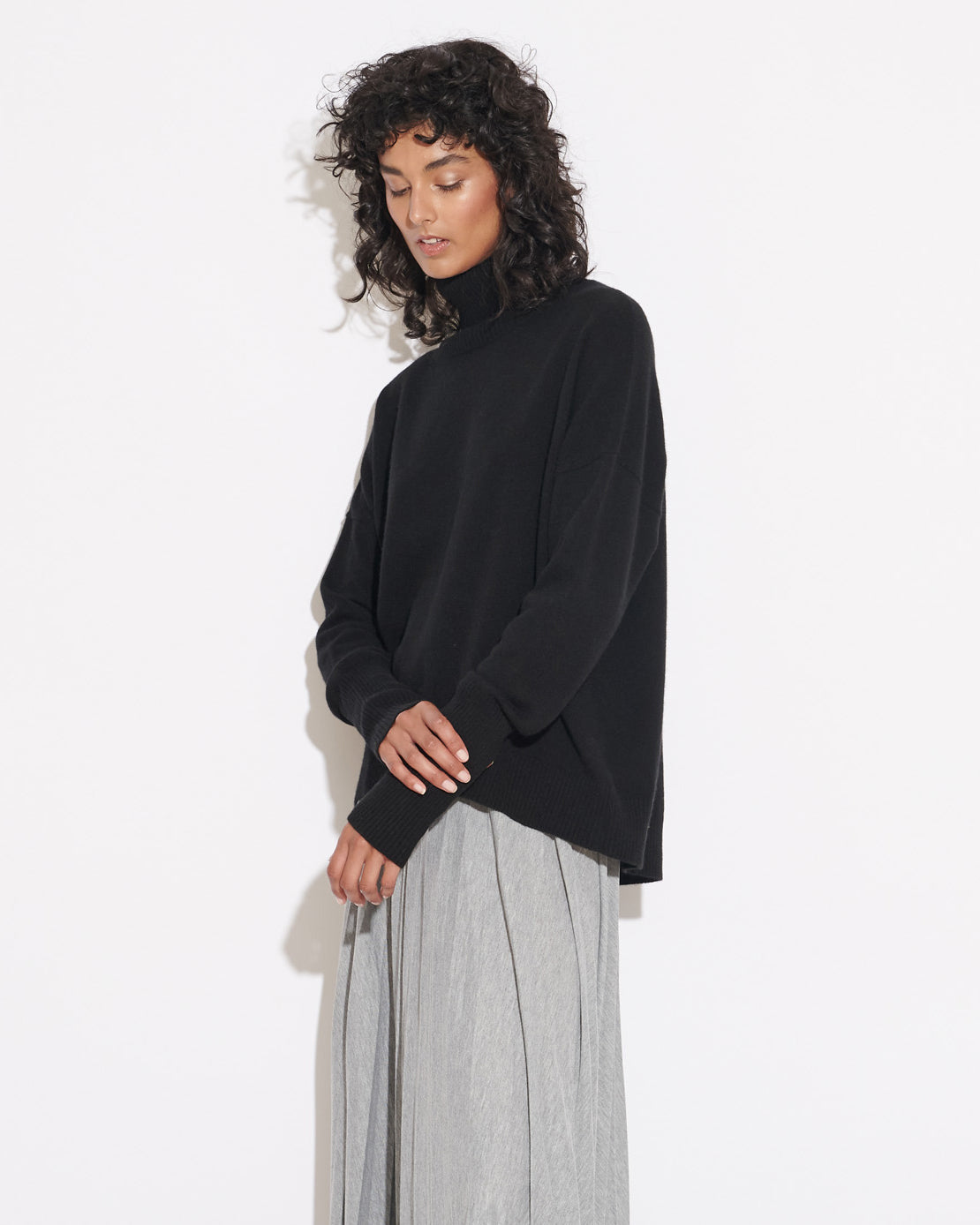 CASHMERE RELAXED ROLLNECK PULLOVER - BLACK