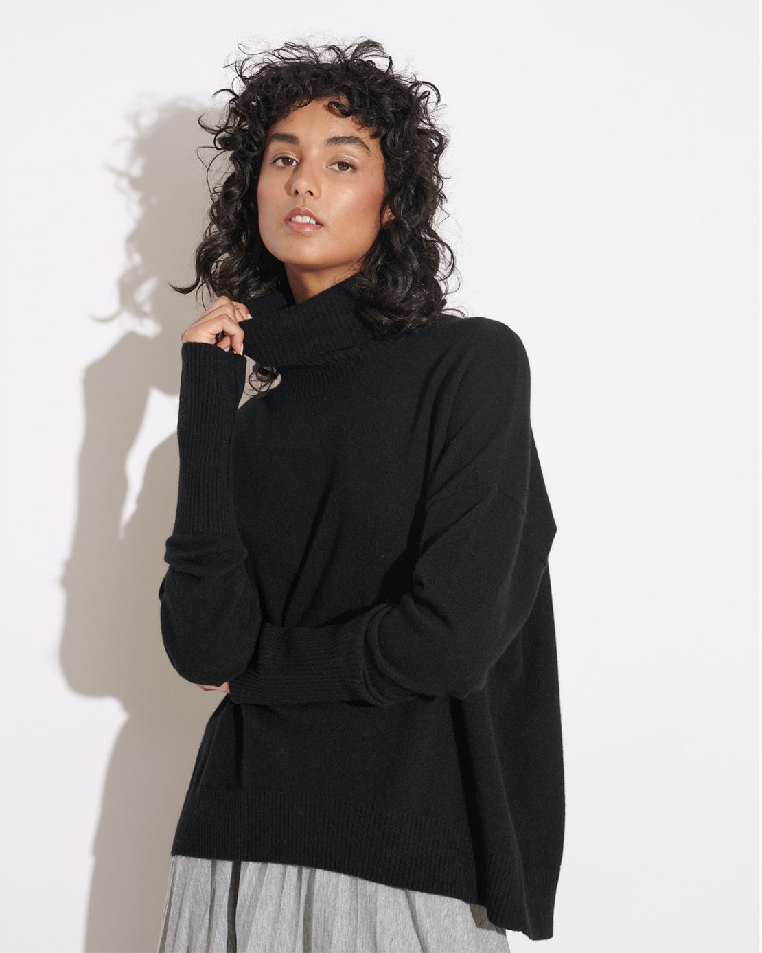 CASHMERE RELAXED ROLLNECK PULLOVER - BLACK