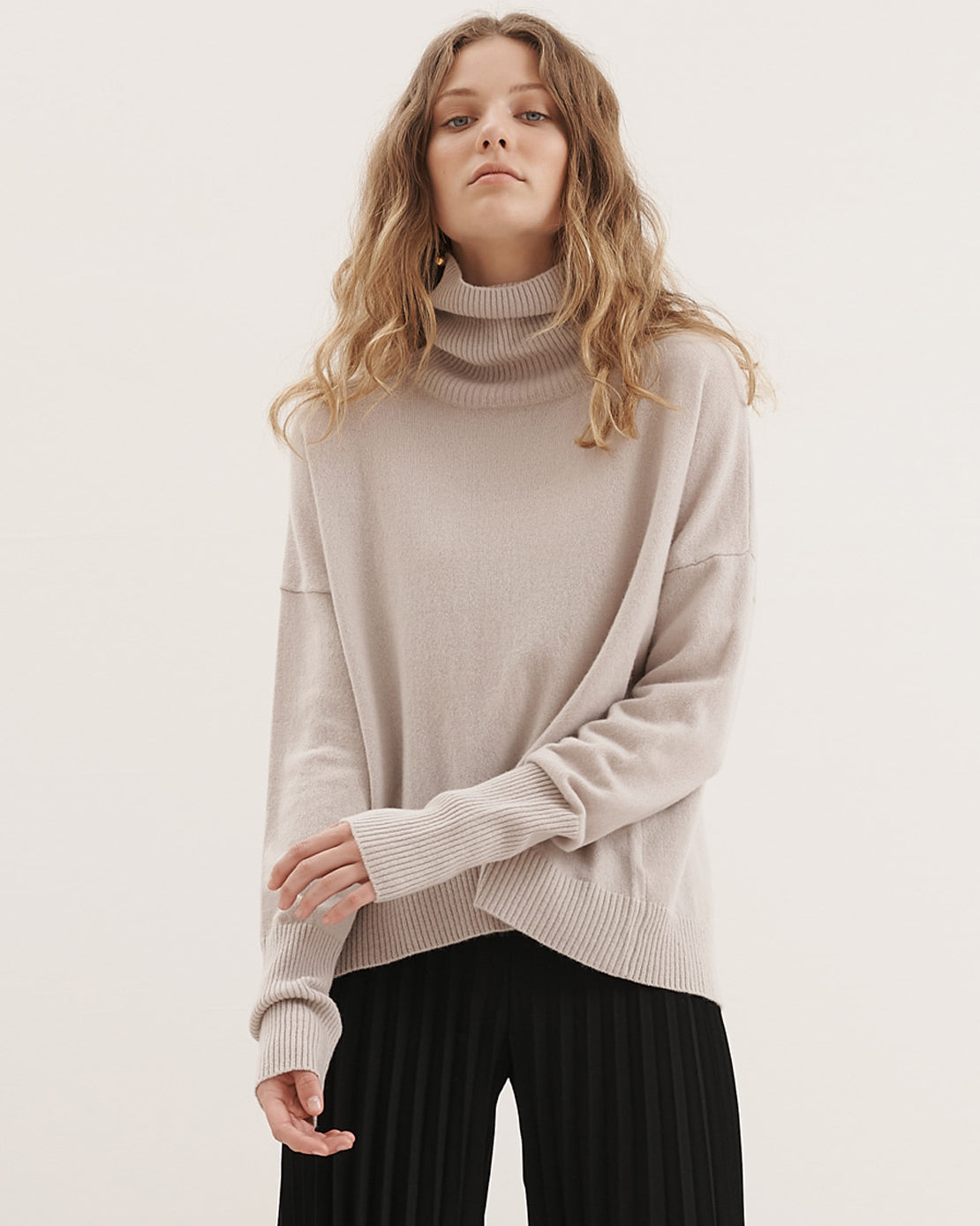 CASHMERE RELAXED ROLLNECK PULLOVER - ZEN PEBBLE