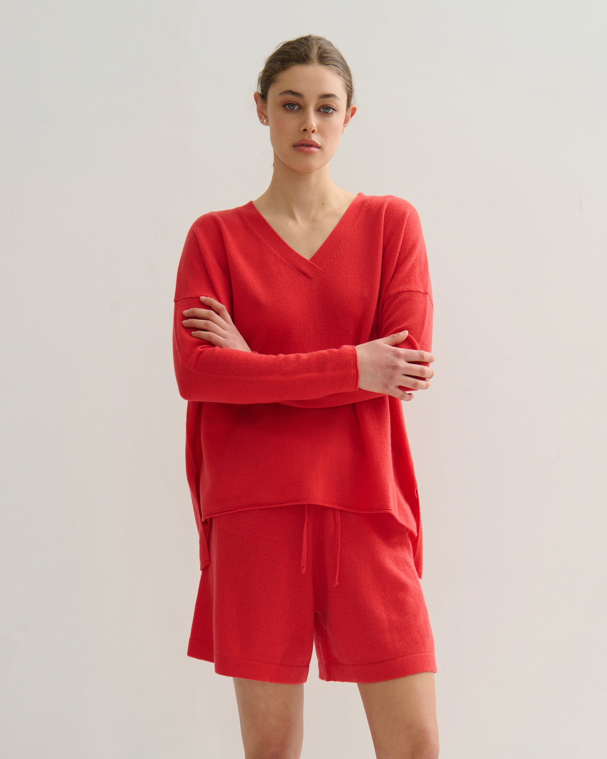 V NECK SPLIT SIDE CASHMERE PULLOVER - POPPY RED