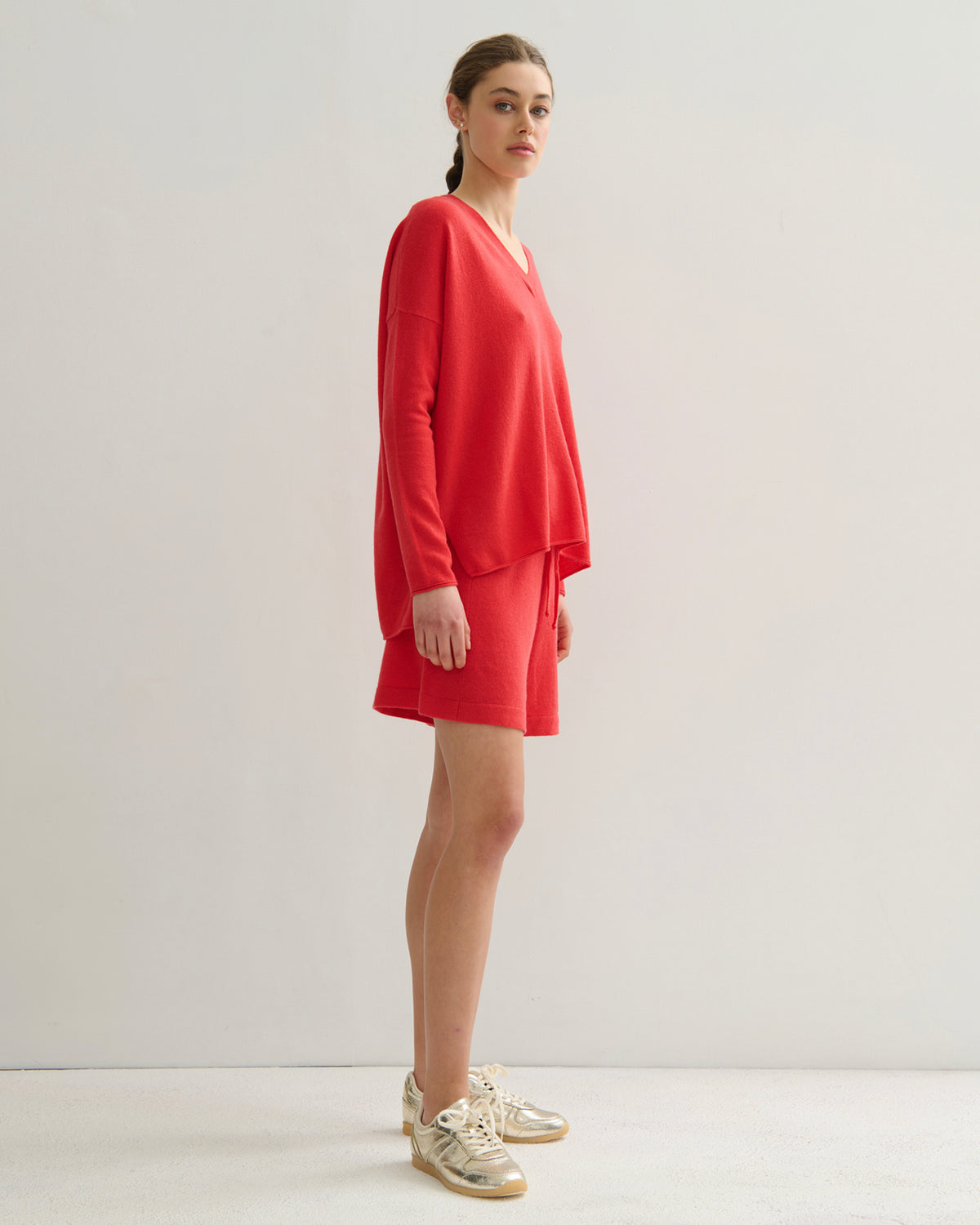 V NECK SPLIT SIDE CASHMERE PULLOVER - POPPY RED