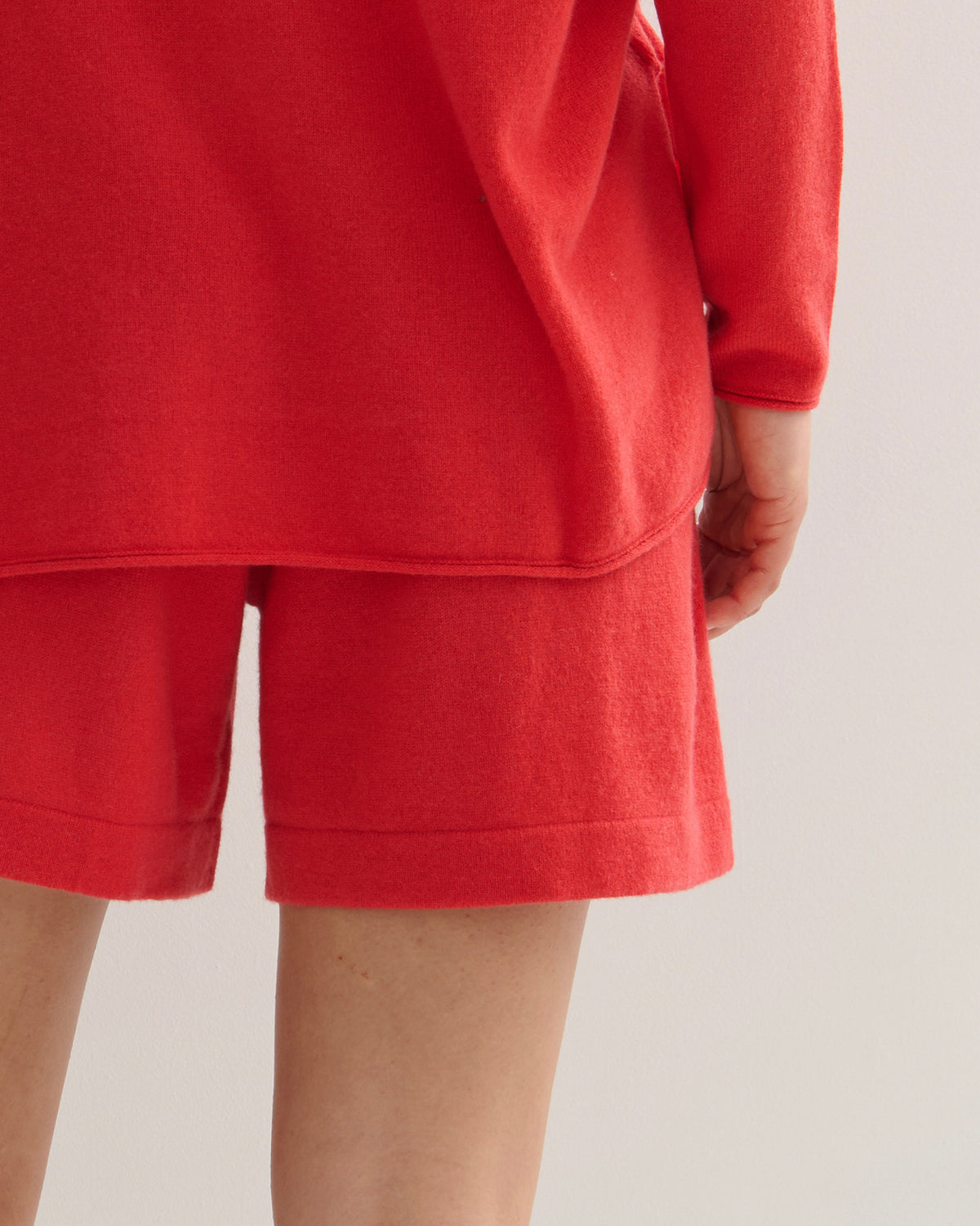 V NECK SPLIT SIDE CASHMERE PULLOVER - POPPY RED