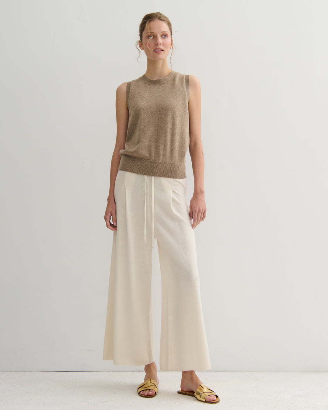 CASHMERE ALL YEAR ROUND CREW NECK TANK - SHIITAKE RAW