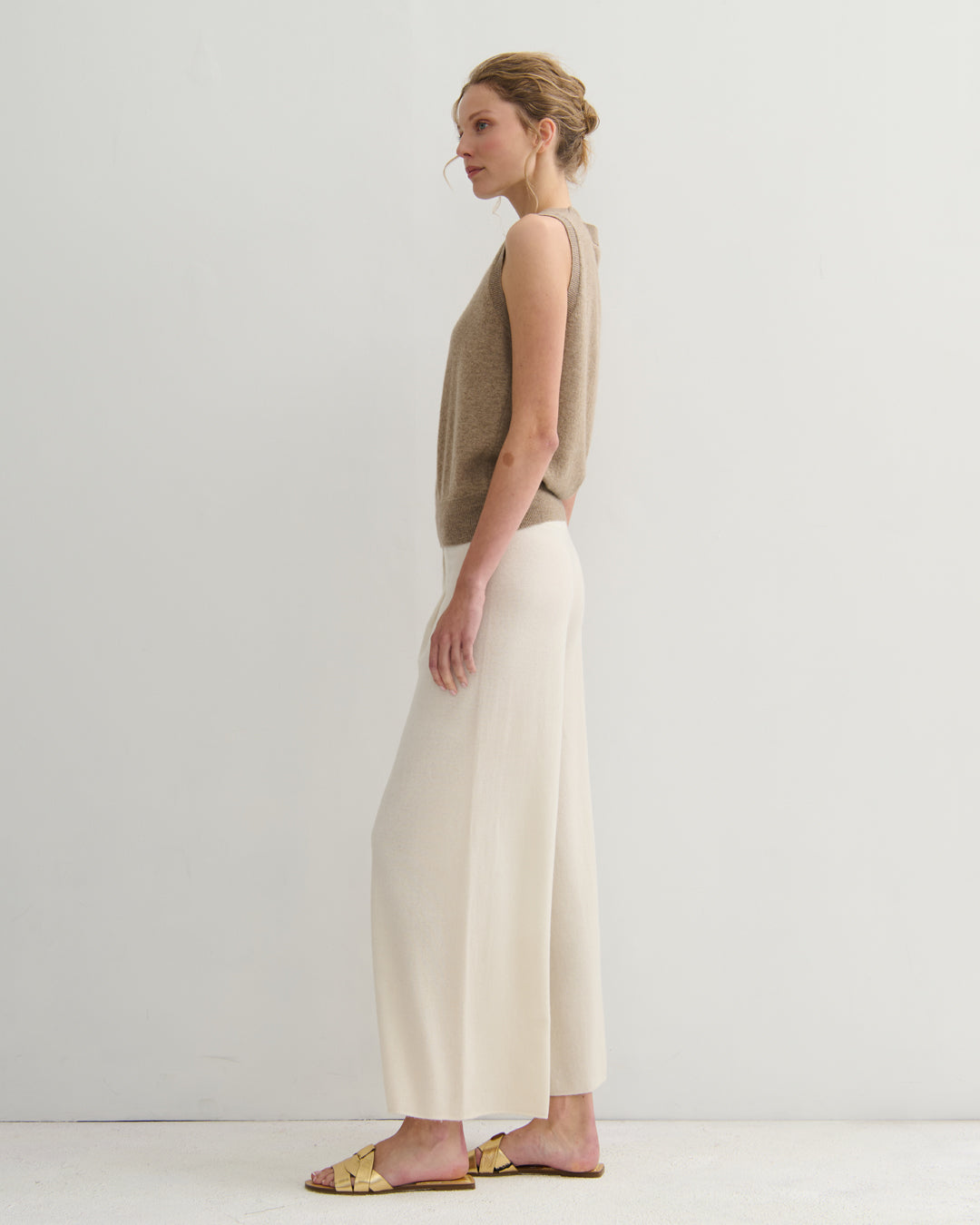 CASHMERE ALL YEAR ROUND CREW NECK TANK - SHIITAKE RAW