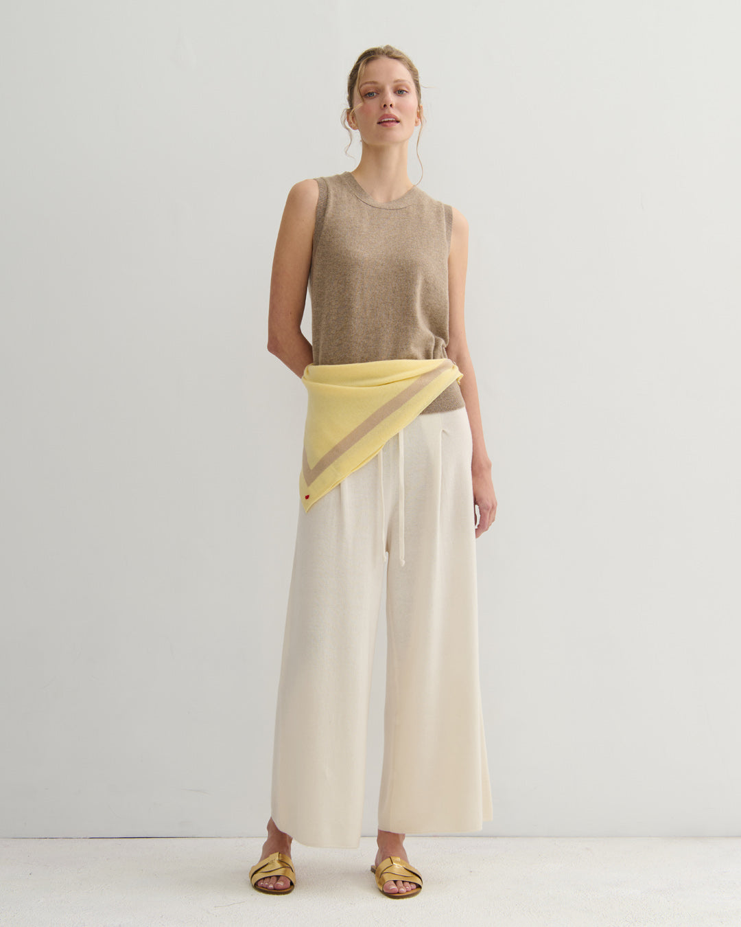 CASHMERE ALL YEAR ROUND CREW NECK TANK - SHIITAKE RAW