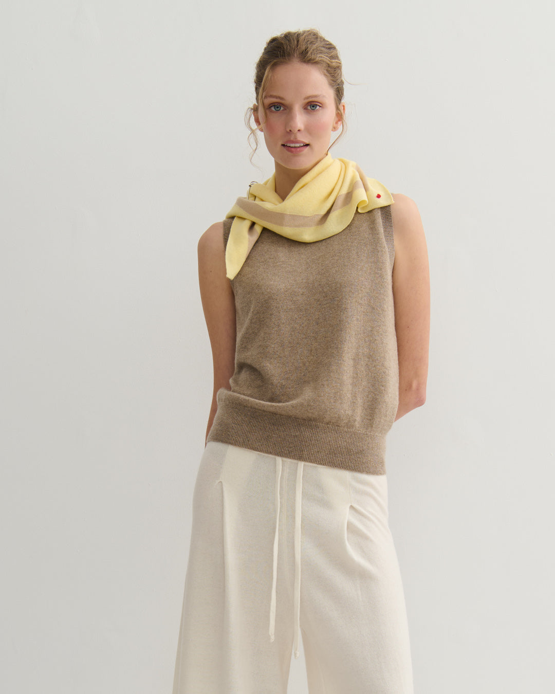CASHMERE ALL YEAR ROUND CREW NECK TANK - SHIITAKE RAW