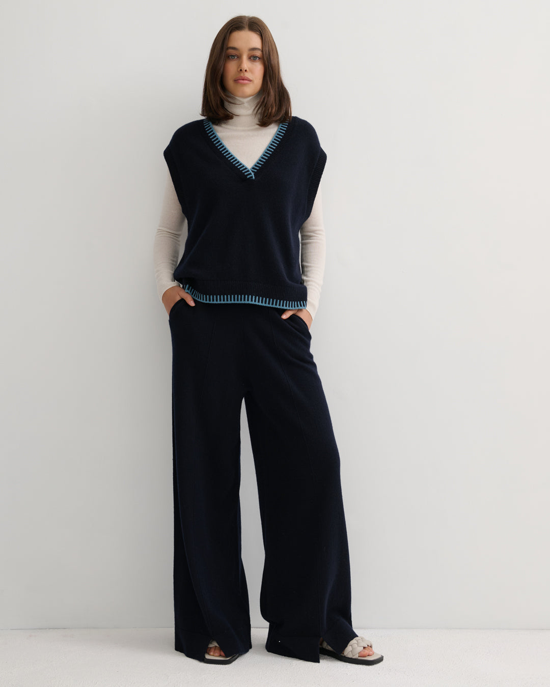 CONTRAST TRIM CASHMERE VEST - NAVY
