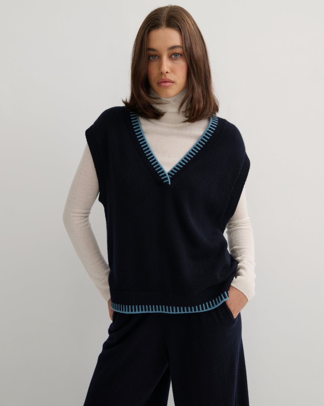 CONTRAST TRIM CASHMERE VEST - NAVY