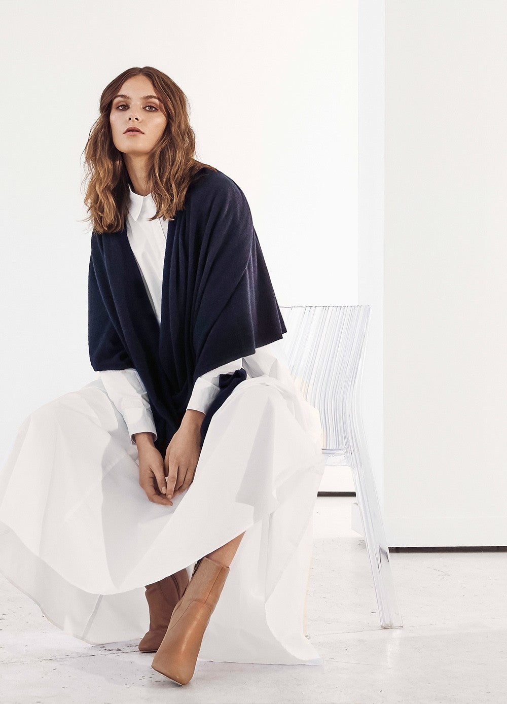 OVERSIZED CASHMERE TRAVEL WRAP - NAVY