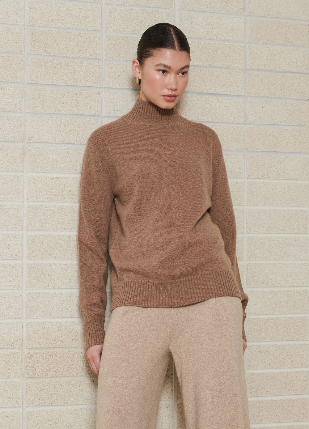 CASHMERE LUXE MOCK NECK PULLOVER - WHISKEY