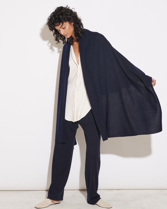 OVERSIZED CASHMERE TRAVEL WRAP - NAVY